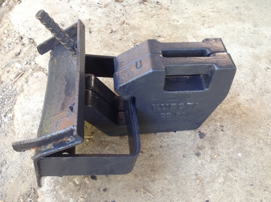 เวท หน้ารถไถ พร้อมอุปกรณ์ติดตั้ง น้ำหนัก 44 กก. ใส่รถไถคูโบต้า 45, 47 แรง