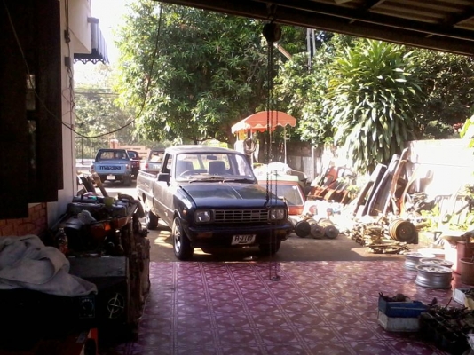 มาสด้า 1300 แยกขายเป็นอะไหล่ครับ มาสด้า 1300 แยกขายเป็นอะไหล่ครับ