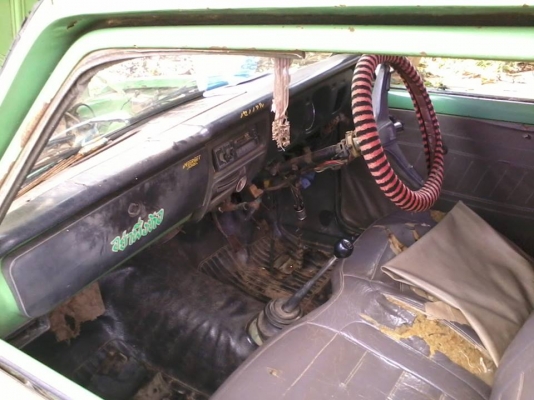 มาสด้า 1300  แยกขายเป็นอะไหล่ครับ 088-4050628