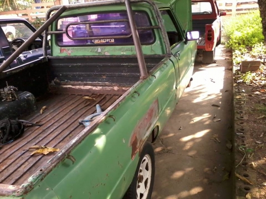 มาสด้า 1300  แยกขายเป็นอะไหล่ครับ 088-4050628