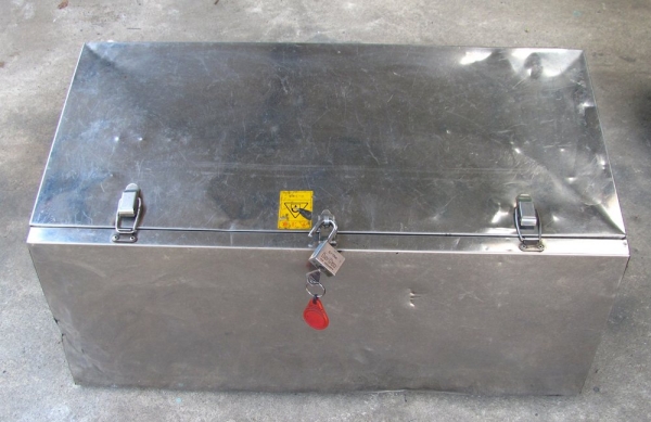 ขายกล่องสแตนเลสไว้เก็บของท้ายรถ กันฝน+กันแดดลดราคาเหลือ 1,500 บาท