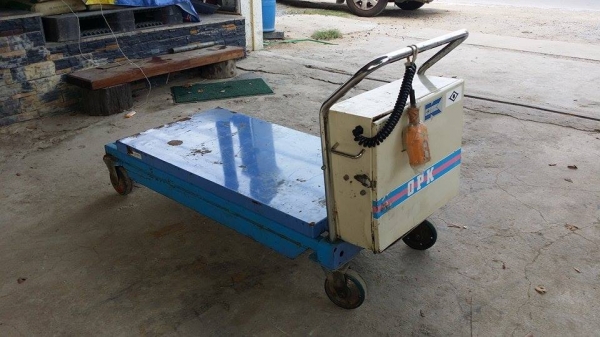 ลิฟต์ยกของไฟฟ้า เก่าญี่ปุ่น สามารถปรับระดับความสูงได้โดยใช้รีโมทย์ ลิฟต์ยกของไฟฟ้า เก่าญี่ปุ่น สามารถปรับระดับความสูงได้โดยใช้รีโมทย์