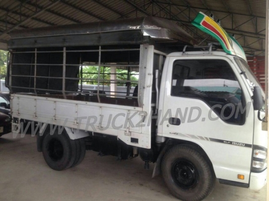 รถบรรทุก 6 ล้อ ISUZU NKR 130 แรงม้า น็อต 5 ตัว รถบรรทุก 6 ล้อ ISUZU NKR 130 แรงม้า น็อต 5 ตัว