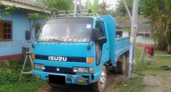 รถบรรทุก 6 ล้อ ยี่ห้อ ISUZU ช่วงสั้น ขนาด 88 แรงม้า รถบรรทุก 6 ล้อ ยี่ห้อ ISUZU ช่วงสั้น ขนาด 88 แรงม้า