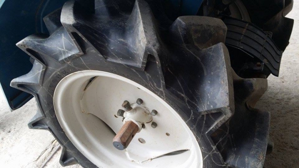 รถไถพรวนดินนั่งขับ  MITSUBISHI  15 แรง  เก่าญี่ปุ่น เพลาเดียว เครื่องยนต์ดีเซล  สภาพพร้อมใช้งาน