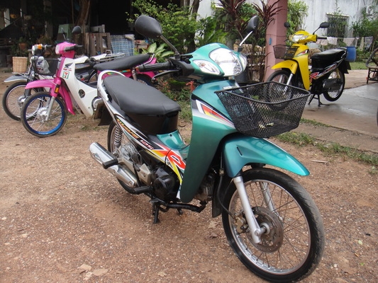 เวฟ125  สีเขียว-ดำ ทะเบียนพร้อมชุดโอน ราคา 16,000 คับ