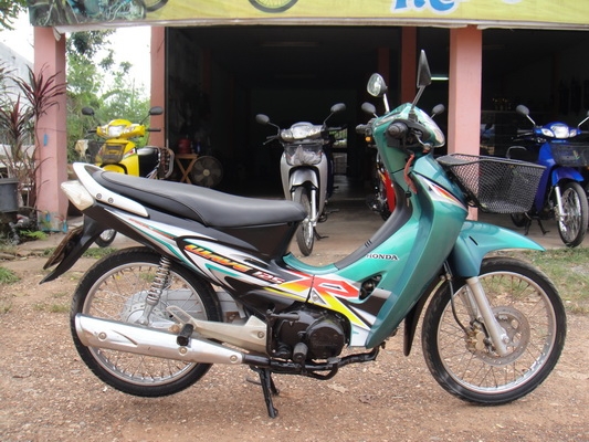 เวฟ125  สีเขียว-ดำ ทะเบียนพร้อมชุดโอน ราคา 16,000 คับ