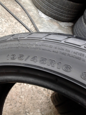 195/45R16 DUNLOP SP SPORT 2050 มี 2 เส้น ปี2012 TEL.081-427-3941 195/45R16 DUNLOP SP SPORT 2050 มี 2 เส้น ปี2012 TEL.081-427-3941