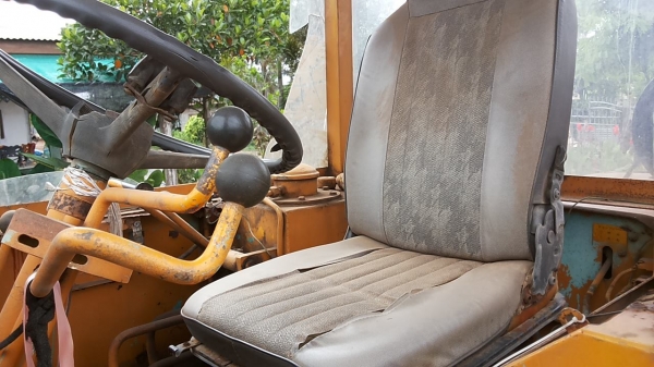 **420,000 บ.ต่อรอง**ขายรถตักล้อยาง KOMATSU JH30B -5902 เอวแข็ง ต่อแขน เครื่องเดิมปั้มเดิม เครื่อง ISUZU DA220 4สูบ 65 HP แน่นๆ แรงๆ ปั้มดี ระบบไฮฯใช้งานปกติ บุ้งกี๋ดีมีปะหน่อย แขนดี ต่อแขนแล้ว ช่วงล่างดีแน่นดี ยางสวย4เส้น บอดี้ดี มีผุนิดหน่อย กระจกเก๋งแตก