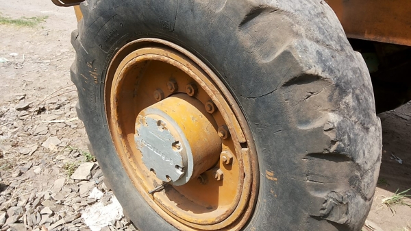 **420,000 บ.ต่อรอง**ขายรถตักล้อยาง KOMATSU JH30B -5902 เอวแข็ง ต่อแขน เครื่องเดิมปั้มเดิม เครื่อง ISUZU DA220 4สูบ 65 HP แน่นๆ แรงๆ ปั้มดี ระบบไฮฯใช้งานปกติ บุ้งกี๋ดีมีปะหน่อย แขนดี ต่อแขนแล้ว ช่วงล่างดีแน่นดี ยางสวย4เส้น บอดี้ดี มีผุนิดหน่อย กระจกเก๋งแตก