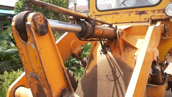 **420,000 บ.ต่อรอง**ขายรถตักล้อยาง KOMATSU JH30B -5902 เอวแข็ง ต่อแขน เครื่องเดิมปั้มเดิม เครื่อง ISUZU DA220 4สูบ 65 HP แน่นๆ แรงๆ ปั้มดี ระบบไฮฯใช้งานปกติ บุ้งกี๋ดีมีปะหน่อย แขนดี ต่อแขนแล้ว ช่วงล่างดีแน่นดี ยางสวย4เส้น บอดี้ดี มีผุนิดหน่อย กระจกเก๋งแตก