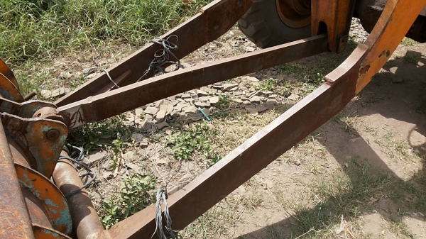 **420,000 บ.ต่อรอง**ขายรถตักล้อยาง KOMATSU JH30B -5902 เอวแข็ง ต่อแขน เครื่องเดิมปั้มเดิม เครื่อง ISUZU DA220 4สูบ 65 HP แน่นๆ แรงๆ ปั้มดี ระบบไฮฯใช้งานปกติ บุ้งกี๋ดีมีปะหน่อย แขนดี ต่อแขนแล้ว ช่วงล่างดีแน่นดี ยางสวย4เส้น บอดี้ดี มีผุนิดหน่อย กระจกเก๋งแตก