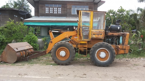 **420,000 บ.ต่อรอง**ขายรถตักล้อยาง KOMATSU JH30B -5902 เอวแข็ง ต่อแขน เครื่องเดิมปั้มเดิม เครื่อง ISUZU DA220 4สูบ 65 HP แน่นๆ แรงๆ ปั้มดี ระบบไฮฯใช้งานปกติ บุ้งกี๋ดีมีปะหน่อย แขนดี ต่อแขนแล้ว ช่วงล่างดีแน่นดี ยางสวย4เส้น บอดี้ดี มีผุนิดหน่อย กระจกเก๋งแตก