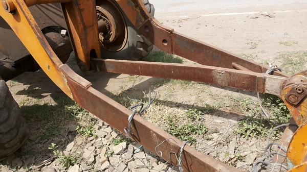 **420,000 บ.ต่อรอง**ขายรถตักล้อยาง KOMATSU JH30B -5902 เอวแข็ง ต่อแขน เครื่องเดิมปั้มเดิม เครื่อง ISUZU DA220 4สูบ 65 HP แน่นๆ แรงๆ ปั้มดี ระบบไฮฯใช้งานปกติ บุ้งกี๋ดีมีปะหน่อย แขนดี ต่อแขนแล้ว ช่วงล่างดีแน่นดี ยางสวย4เส้น บอดี้ดี มีผุนิดหน่อย กระจกเก๋งแตก