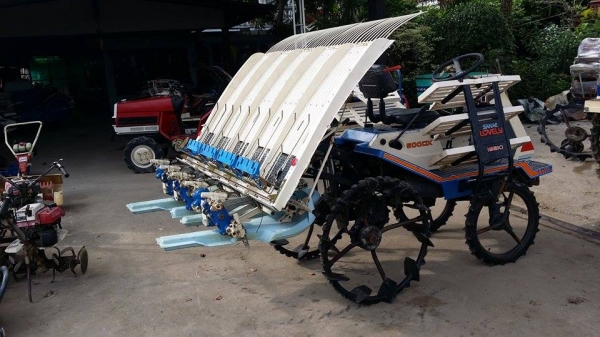 รถปลูกข้าวนั่งขับ ISEKI  รุ่น 500DX  เก่าญี่ปุ่น ดำนา 5 แถว สภาพสวย เครื่องยนต์ติดง่าย สภาพพร้อมใช้งาน