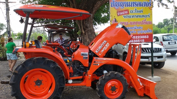 ปัญญาแทรคเตอร์..จัดมาให้ครับ ด่วน!!!คูโบต้า L3208 LIMITED พร้อมใบมีดคานบนSD140พร้อมผาน5 รถไร่ (ยางใหม่ 4เส้น)เล่มทะเบียนพร้อม