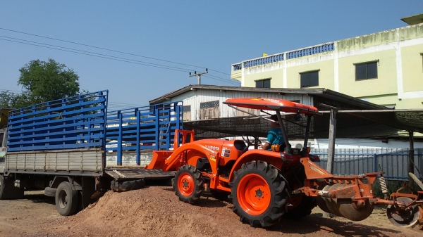 ปัญญาแทรคเตอร์..จัดมาให้ครับ ด่วน!!!คูโบต้า L3208 LIMITED พร้อมใบมีดคานบนSD140พร้อมผาน5 รถไร่ (ยางใหม่ 4เส้น)เล่มทะเบียนพร้อม