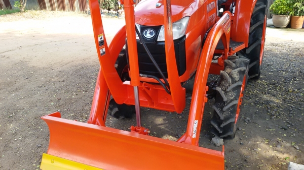 ปัญญาแทรคเตอร์..จัดมาให้ครับ ด่วน!!!คูโบต้า L3208 LIMITED พร้อมใบมีดคานบนSD140พร้อมผาน5 รถไร่ (ยางใหม่ 4เส้น)เล่มทะเบียนพร้อม