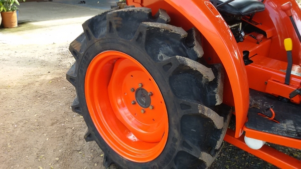 ปัญญาแทรคเตอร์..จัดมาให้ครับ ด่วน!!!คูโบต้า L3208 LIMITED พร้อมใบมีดคานบนSD140พร้อมผาน5 รถไร่ (ยางใหม่ 4เส้น)เล่มทะเบียนพร้อม