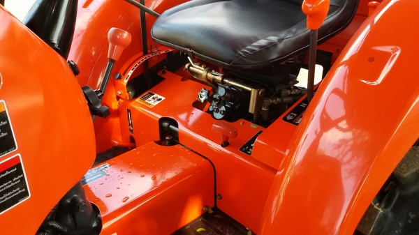 ปัญญาแทรคเตอร์..จัดมาให้ครับ ด่วน!!!คูโบต้า L3208 LIMITED พร้อมใบมีดคานบนSD140พร้อมผาน5 รถไร่ (ยางใหม่ 4เส้น)เล่มทะเบียนพร้อม