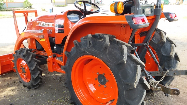 ปัญญาแทรคเตอร์..จัดมาให้ครับ ด่วน!!!คูโบต้า L3208 LIMITED พร้อมใบมีดคานบนSD140พร้อมผาน5 รถไร่ (ยางใหม่ 4เส้น)เล่มทะเบียนพร้อม