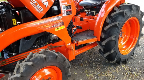 ปัญญาแทรคเตอร์..จัดมาให้ครับ ด่วน!!!คูโบต้า L3208 LIMITED พร้อมใบมีดคานบนSD140พร้อมผาน5 รถไร่ (ยางใหม่ 4เส้น)เล่มทะเบียนพร้อม