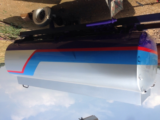 ถังรถน้ำมัน 6 ล้อ บรรจุ 9,000 ลิตร ราคา 240,000 บาท