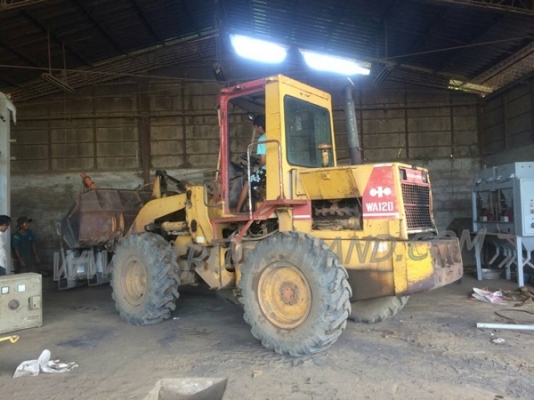 รถตัก ยี่ห้อ KOMATSU รุ่น WA 120 รุ่น 1