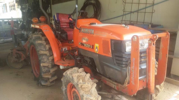 สุดคุ้มรถยังอยู่ครับ  KUBOTA 34 แรงแถม 3 รายการ คุ้มๆๆๆๆ  โรตารี่ ผาน สภาพตามรูปให้หมดเลยครับ 0933270319