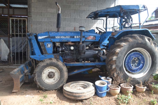 ขายรถไถford 6610 เสื้อลายไอดีโต พวงมาลัยพาวเวอร์เอกสารครบ อุปกรณ์2อย่าง ใบมีดดันดินพร้อมหาง3 ภาษีไม่ขาด เป็นรถประเภทใช้ในการเกษตรต่อภาษี50บาทต่อปีครับ