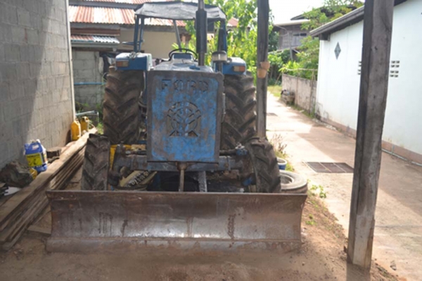 ขายรถไถford 6610 เสื้อลายไอดีโต พวงมาลัยพาวเวอร์เอกสารครบ อุปกรณ์2อย่าง ใบมีดดันดินพร้อมหาง3 ภาษีไม่ขาด เป็นรถประเภทใช้ในการเกษตรต่อภาษี50บาทต่อปีครับ