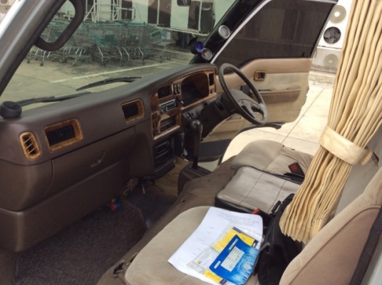 ขายรถตู้นิสสัน เออแวนปี90 เครื่อง 1JZ หัวฉีด ติดก๊ส LPG เพาเวอร์ กระจกไฟฟ้า ภายในลายไม้ แอร์หน้า-หลัง เบาะหลังสามแถว รถขับดี นั่งสบาย พร้อมใช้ครับ