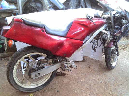 ขายซาก YAMAHA fzr 400 สภาพตามรูปมีเล่มครับ 25000 ขายซาก YAMAHA fzr 400 สภาพตามรูปมีเล่มครับ 25000