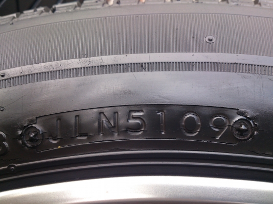 ขายแม็กขอบ16 4รู100/114 พร้อมยางบริสโตน195/55R16 ปี09 ดอกเต็ม จำนวน 1  ชุด