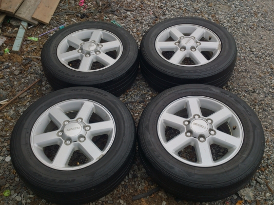 ขายแม็กISUZU พร้อมยาง225/60R16 ยางปี12 จำนวน 1  ชุด