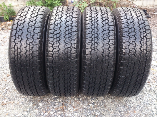 ขายยาง Bridgestone 245/70R16  ยางสัปดาห์ที่26ปี13 ดอกยางเต็มนิ่มลึกเท่ากันไม่แตกไม่ร้าวไม่ปะสวยมากน้องๆป้ายแดง จำนวน 4  เส้น