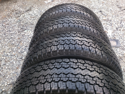 ขายยาง Bridgestone 245/70R16  ยางสัปดาห์ที่26ปี13 ดอกยางเต็มนิ่มลึกเท่ากันไม่แตกไม่ร้าวไม่ปะสวยมากน้องๆป้ายแดง จำนวน 4  เส้น