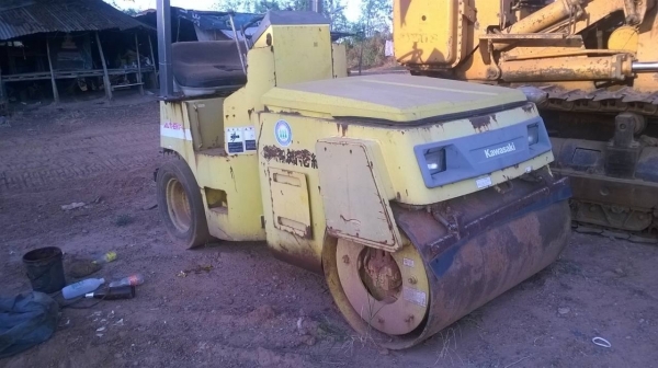 ขายรถบดเล็ก KAWASAKI เอวอ่อน ระบบสั่นสะเทือน สภาพพร้อมใช้งาน เอกสารใบอินวอยซ์ ราคาต่อรองได้ครับ