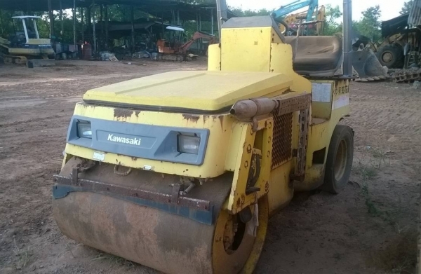 ขายรถบดเล็ก KAWASAKI เอวอ่อน ระบบสั่นสะเทือน สภาพพร้อมใช้งาน เอกสารใบอินวอยซ์ ราคาต่อรองได้ครับ