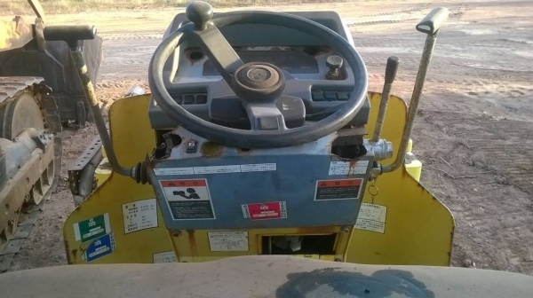 ขายรถบดเล็ก KAWASAKI เอวอ่อน ระบบสั่นสะเทือน สภาพพร้อมใช้งาน เอกสารใบอินวอยซ์ ราคาต่อรองได้ครับ