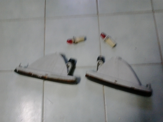 ขายแล้วนะครับไฟเลี้ยว nissan cefiro 1 คู่  พร้อมหลอดคับ  300  ฿