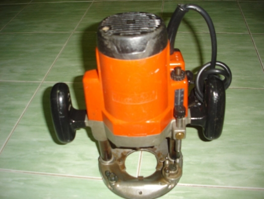 ขายเครื่องเซาะร่อง(Router) 1/2 นิ้ว Maktec รุ่น MT360 1,650w