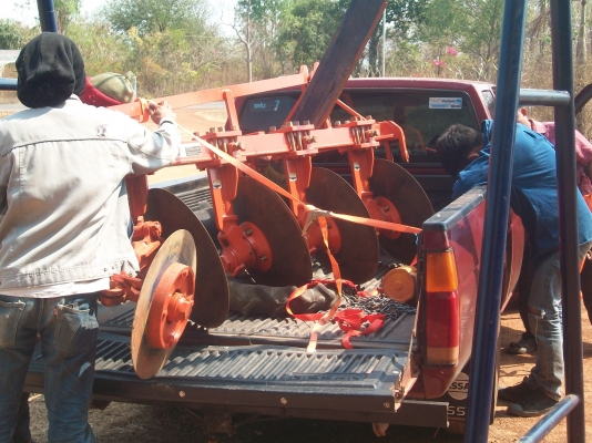 ผานบุกเบิก 4 ตราช้าง