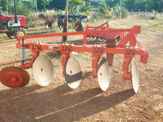 ผานบุกเบิก 4 ตราช้าง