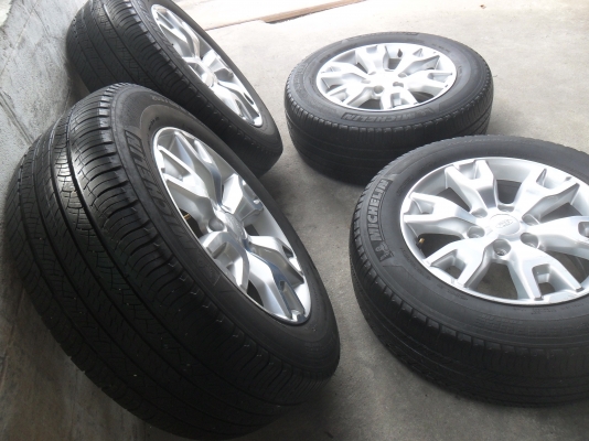 ล้อแม็ก 18นิ้ว 6รู ฟอด พร้อมยาง สวยๆ 4 ล้อร ราคา 9800 บาท