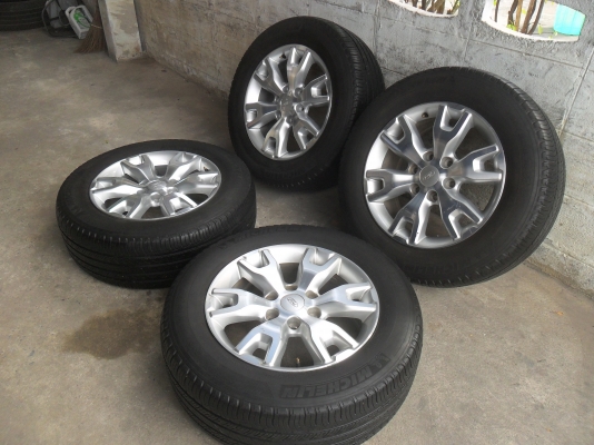 ล้อแม็ก 18นิ้ว 6รู ฟอด พร้อมยาง สวยๆ 4 ล้อร ราคา 9800 บาท