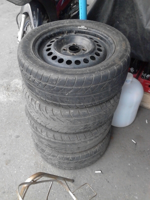 กะทะล้อ 4 รู 100 มม. ขอบ 15 พร้อมยาง 195/55R15  NITTO NT555 extreme  ติดต่อ.081-427-3941