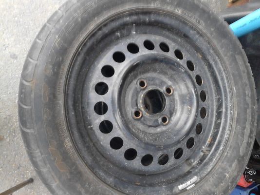 กะทะล้อ 4 รู 100 มม. ขอบ 15 พร้อมยาง 195/55R15  NITTO NT555 extreme  ติดต่อ.081-427-3941