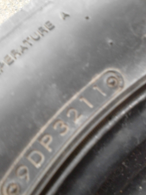 กะทะล้อ 4 รู 100 มม. ขอบ 15 พร้อมยาง 195/55R15  NITTO NT555 extreme  ติดต่อ.081-427-3941