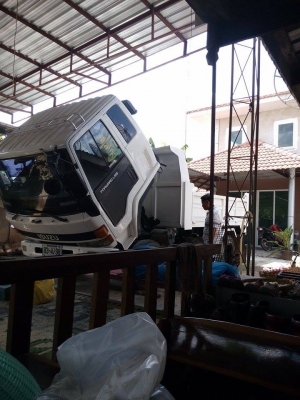 545000 เลิกกิจการก่อสร้าง npr 4bd1 และยังมีรุ่นนี้อีกคันรถหลวง รอเอกสารมา5ปีแล้วก็จะขายเหมือนกัน รุ่นยอดนิยม115แรง ดั้ม คัสซีสวย เครื่องแน่นๆภายในสวยครบ